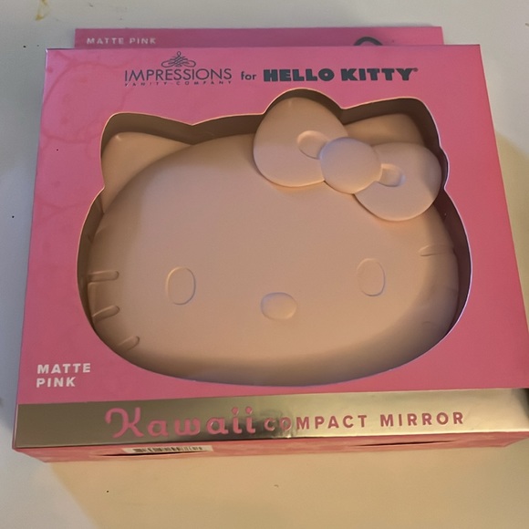 Impressions for Hello Kitty Battery Compact Mirror - Picture 6 of 7